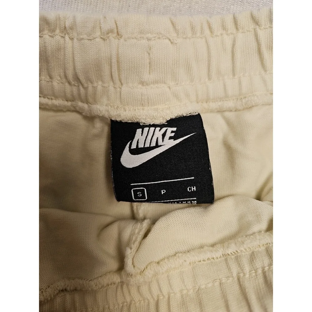 Nike Sportswear Essential Shorts Pale Yellow Cream Jersey‎ Small BV4124-706
